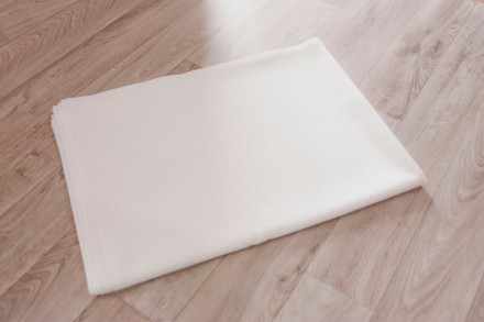 Estovalles llargues blanques fins a terra (taula 1,80×0,80 m)